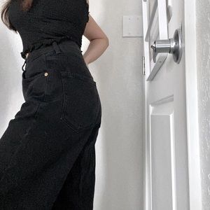 TOPSHOP WIDE LEG JEANS WITH DISTRESSED ENDS